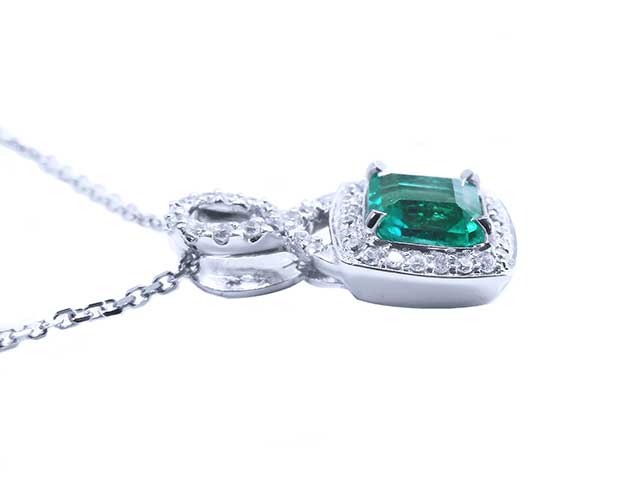 Colombian  emerald pendants in USA
