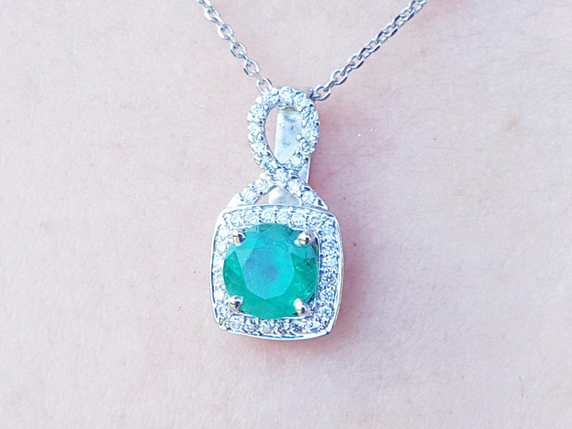 Colombian  emerald pendants in USA