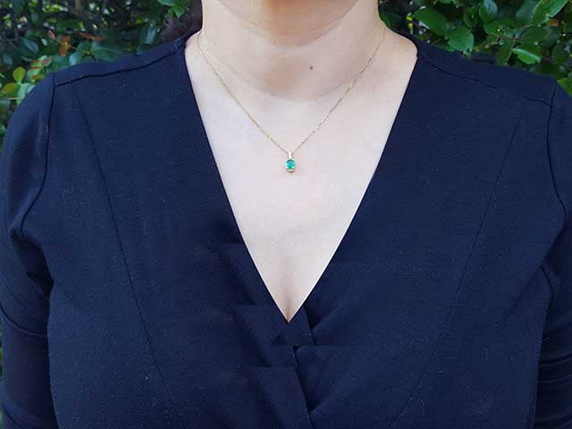 Pendant oval cut emerald necklace
