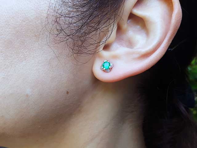 Round emerald tulip stud earrings