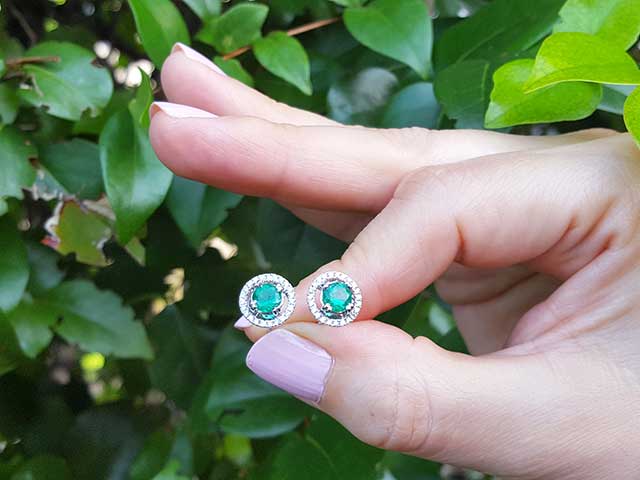 Wholesale Colombian emeralds  stud earrings