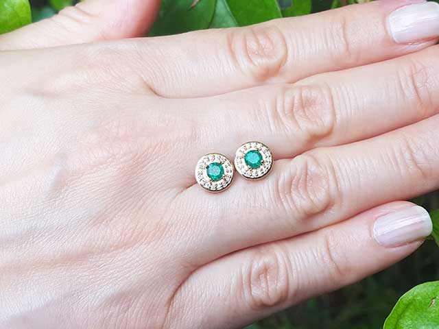 mother’s day emerald earrings