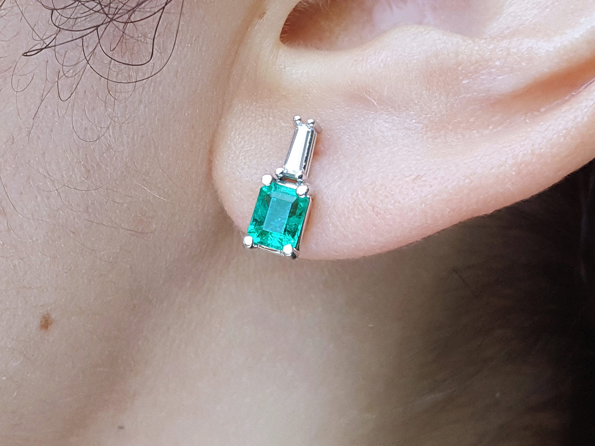 Natural Emerald and baguette diamond earrings
