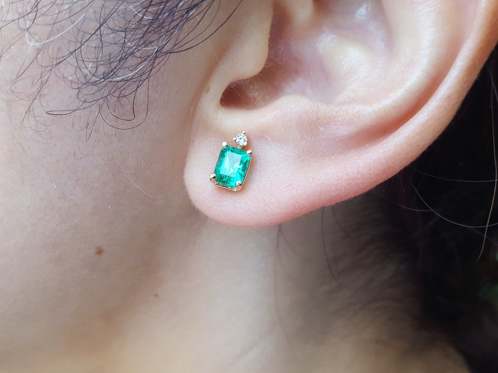 emerald stud earrings for her