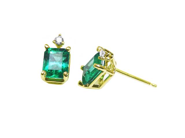 Solid white or yellow gold earrings with emeralds