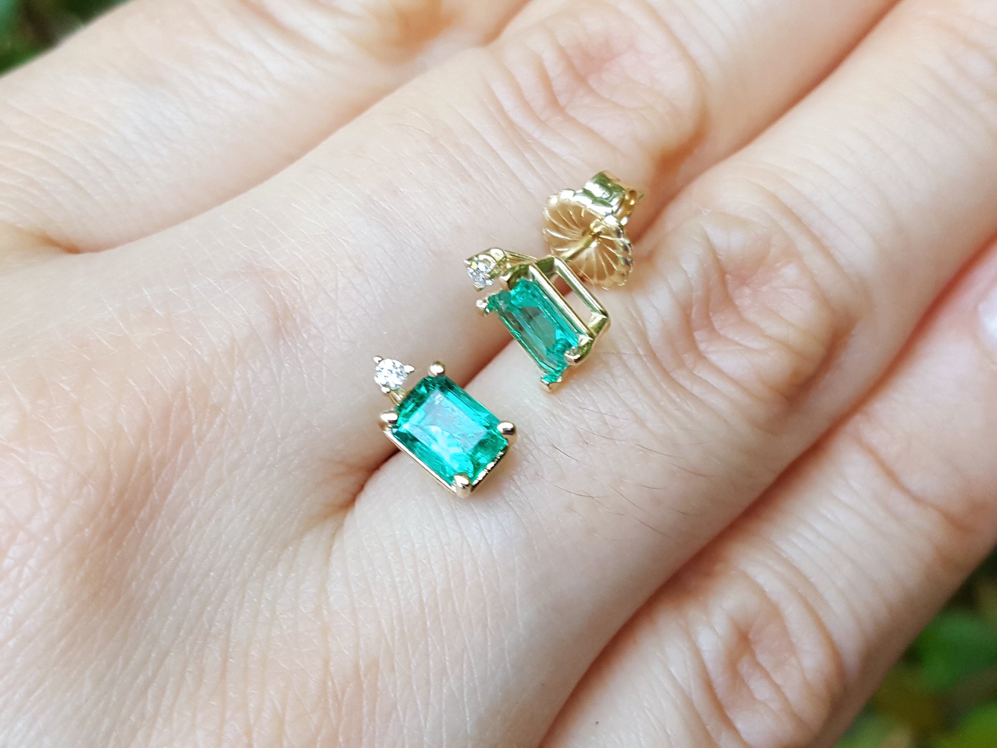 Push backs emerald stud earrings