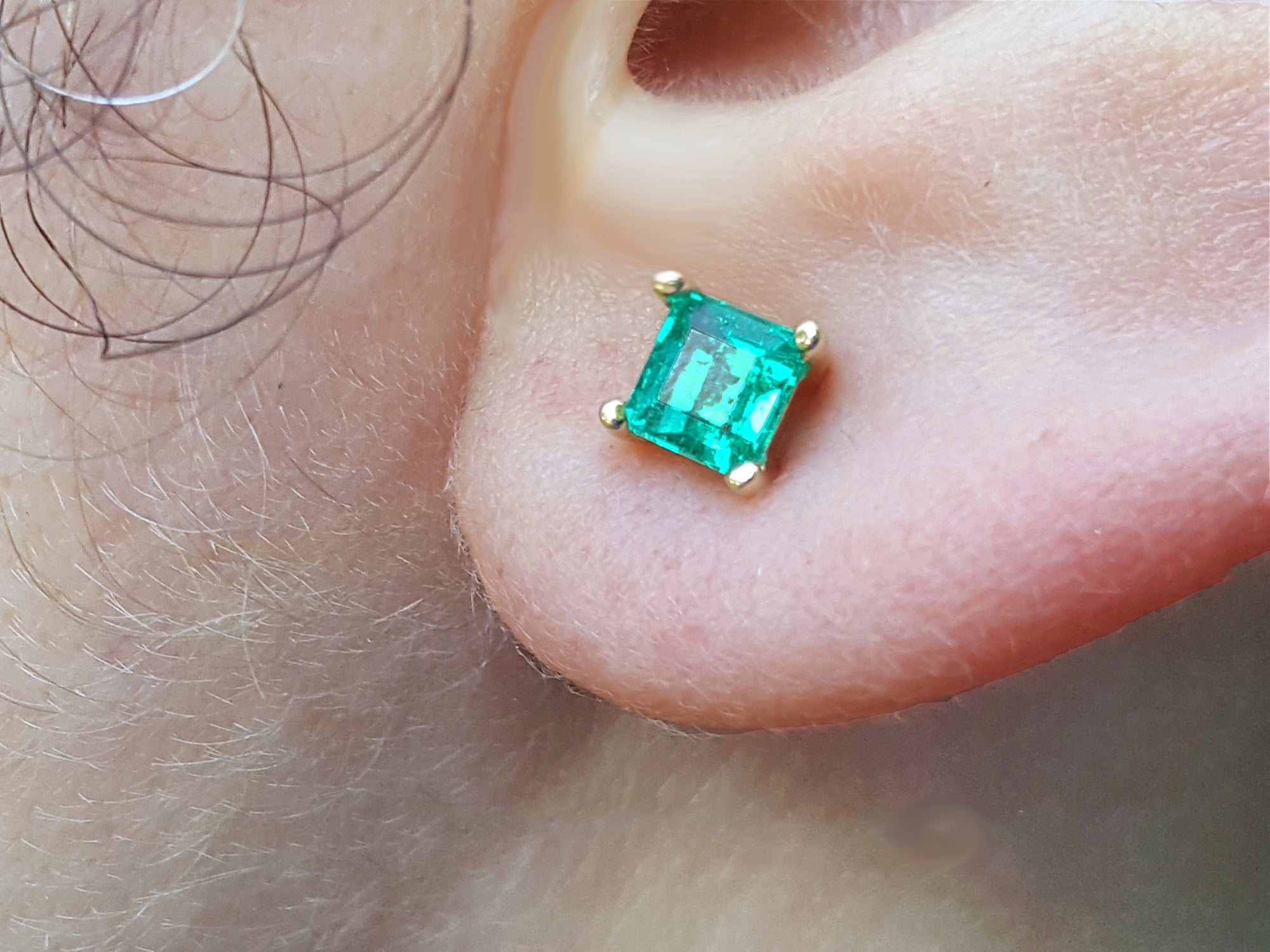 Colombian emerald stud earrings