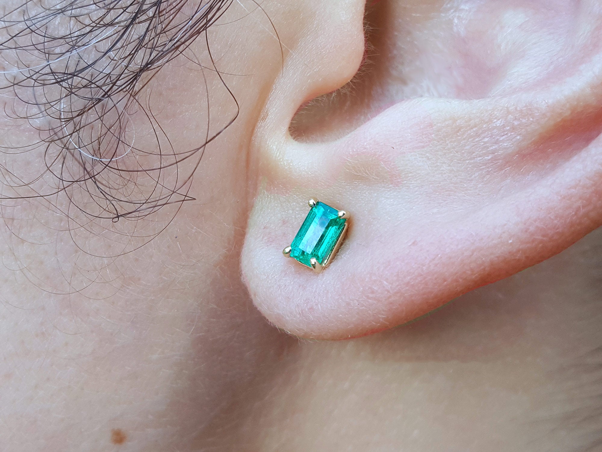 Colombian emerald solitaire stud earrings