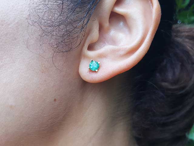 Women&#39;s emerald stud earrings