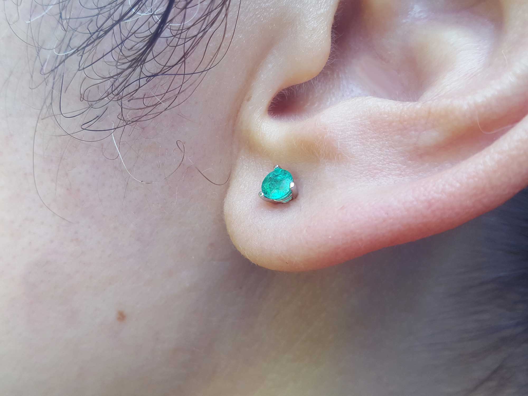 Three pong set emerald stud earrings