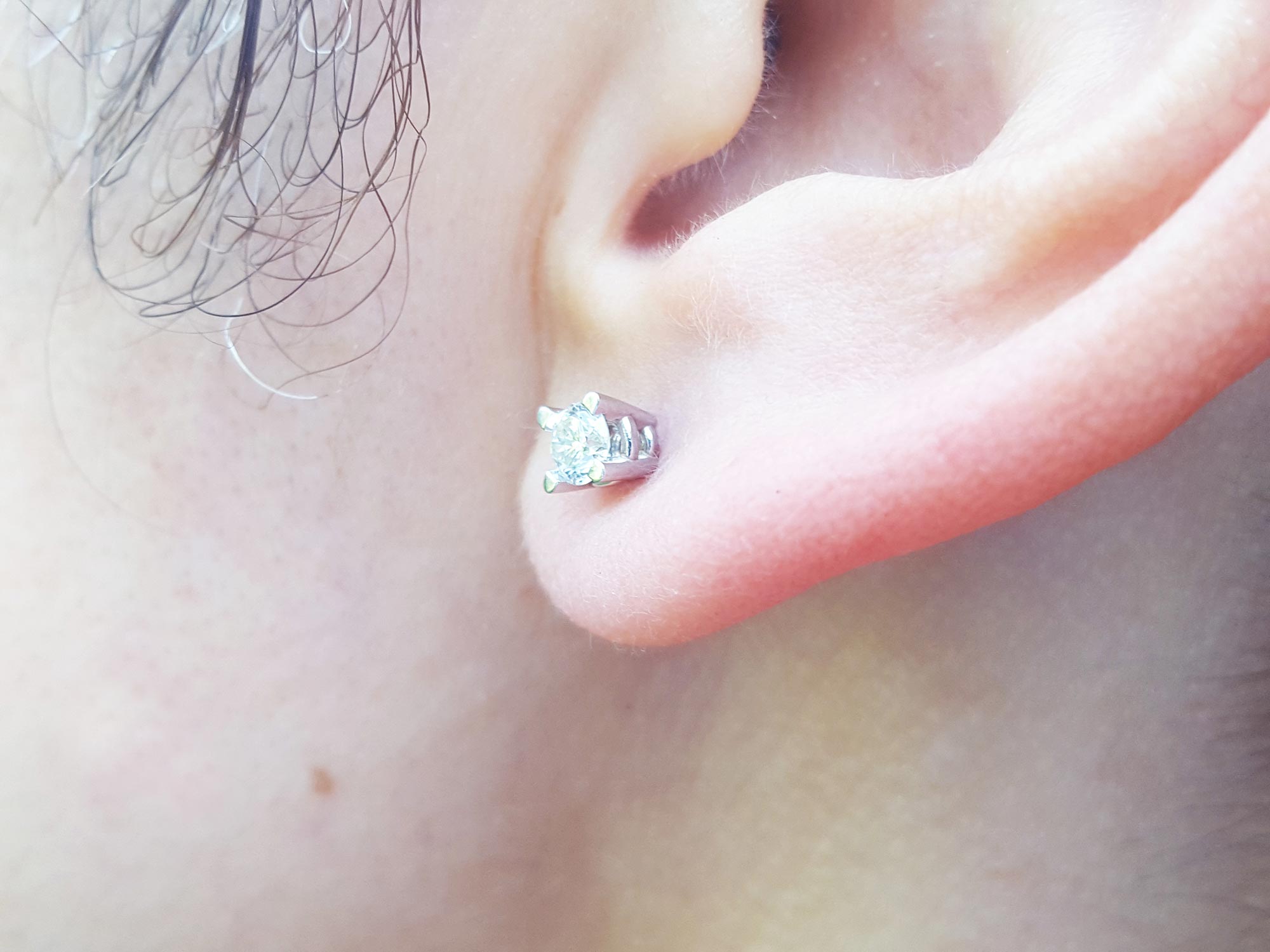 0.46 ct. Diamond stud earrings screw backs