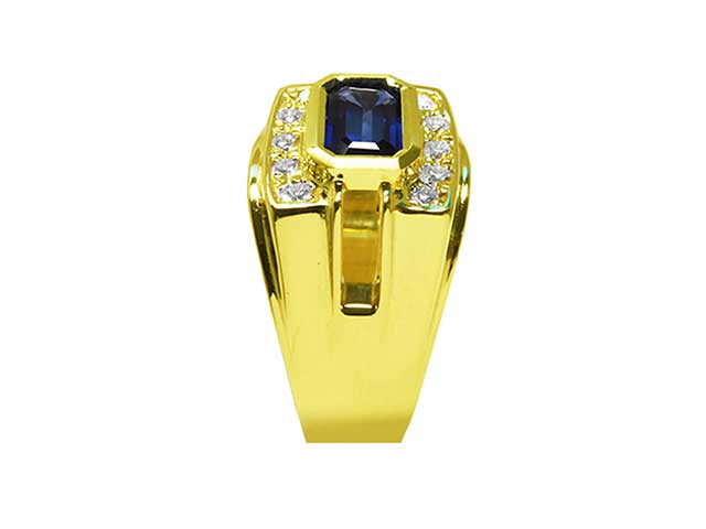 Men;s ring sapphire and diamond