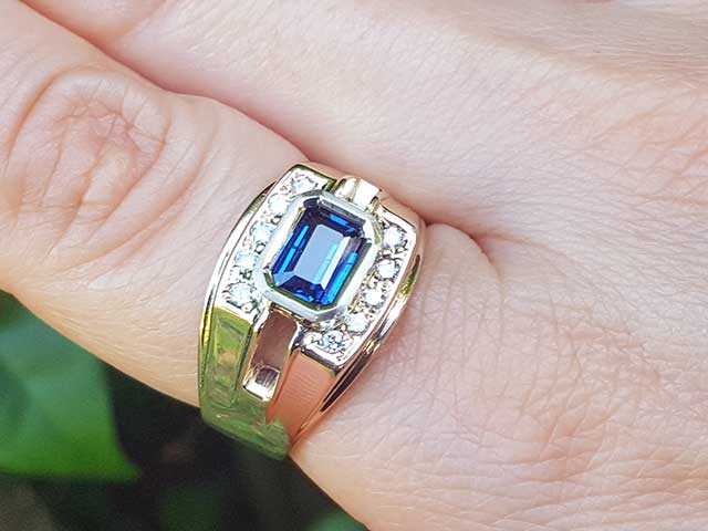 Men&#39;s natural sapphire ring