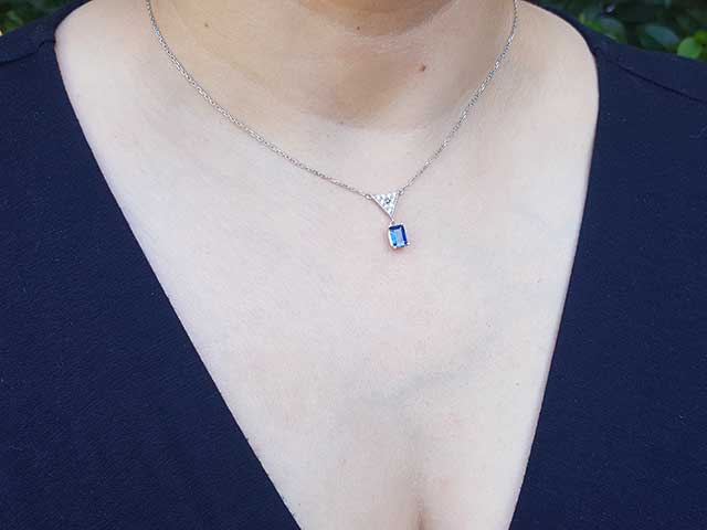 Natural sapphire necklace