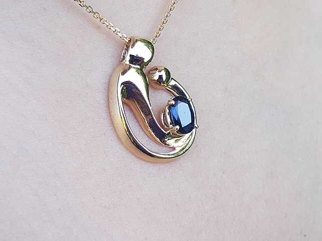 Solid yellow gold mother &amp; child necklace