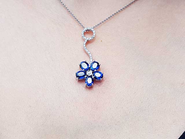 Natural sapphire cluster pendant necklace