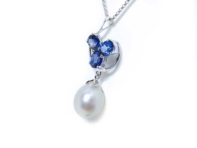 Deep blue sapphires necklace