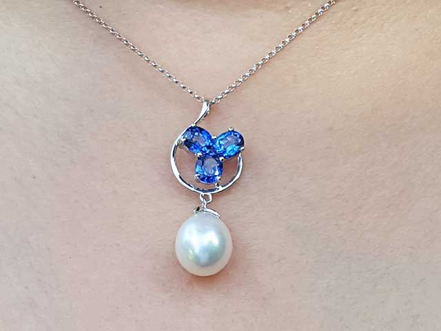 Sapphire and pearl necklace