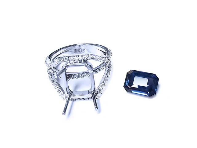 Three row style sapphire ring
