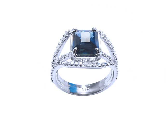 Sparkling blue natural sapphire