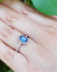 Women's solitaire sapphire ring for Sale