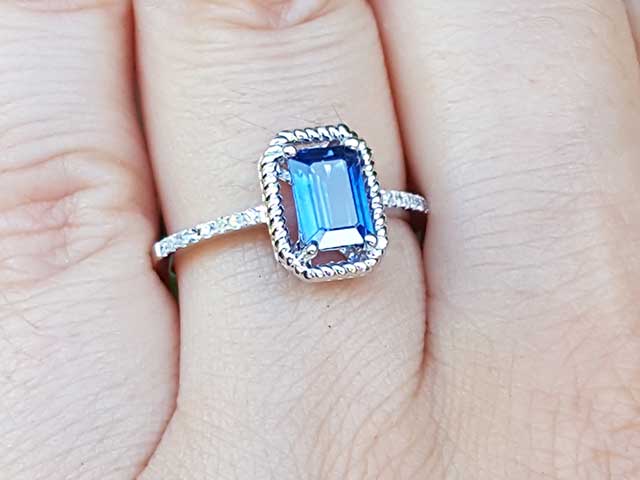 White gold sapphire solitaire ring