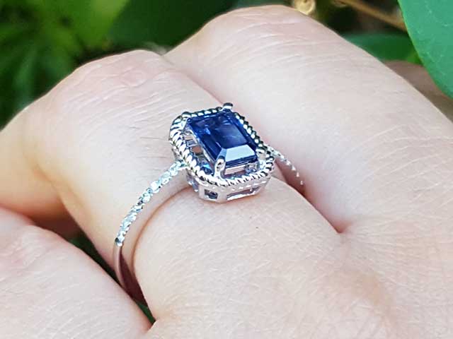 Genuine sapphire solitaire ring