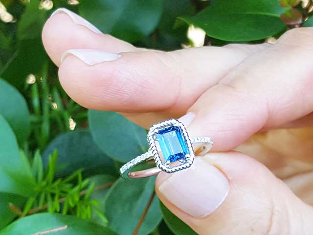 Real sapphire solitaire jewelry