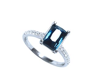 Blue deep color natural sapphire