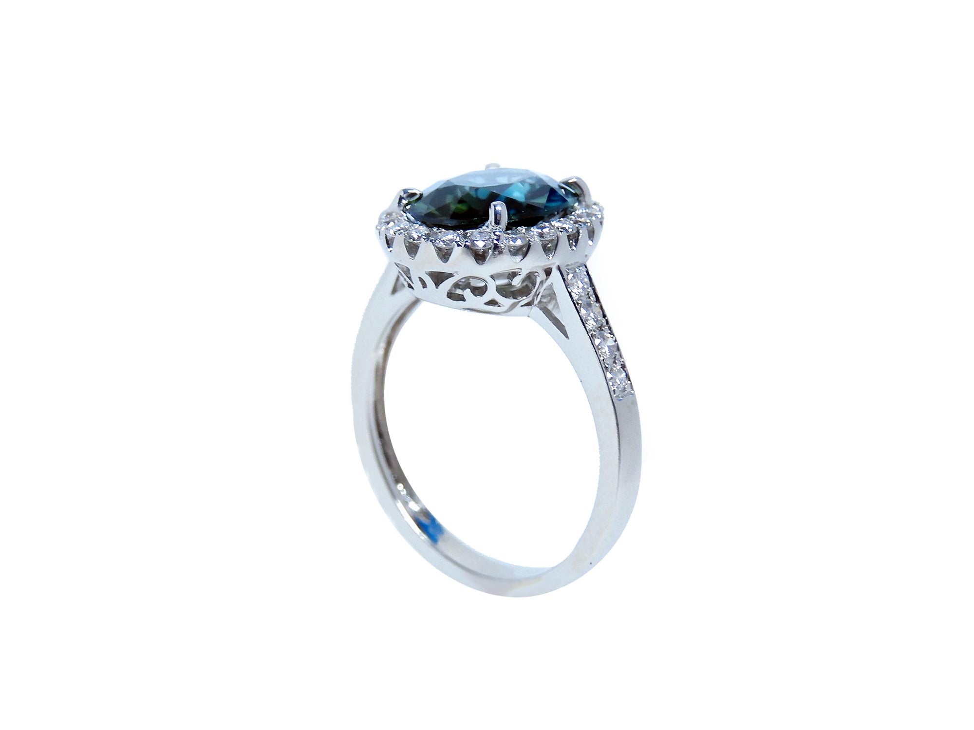 Women&#39;s sapphire ring