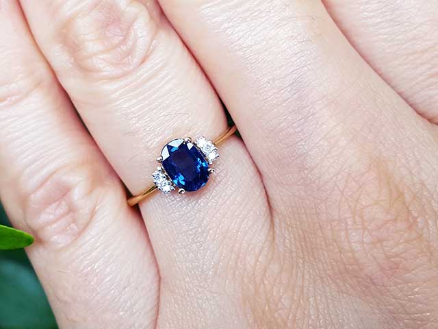 Blue sapphire yellow gold ring