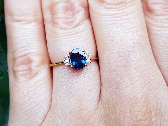 Blue sapphire stone ring