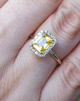Women's natural sapphire ring