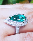 Anillo on esmeralda para compromiso con doble corona de diamantes naturales
