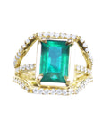 Anillo con esmeralda natural y diamantes en oro amarillo de 18k