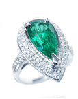 Esmeralda y diamantes naturales en anillo para mujer hecho de oro blanco