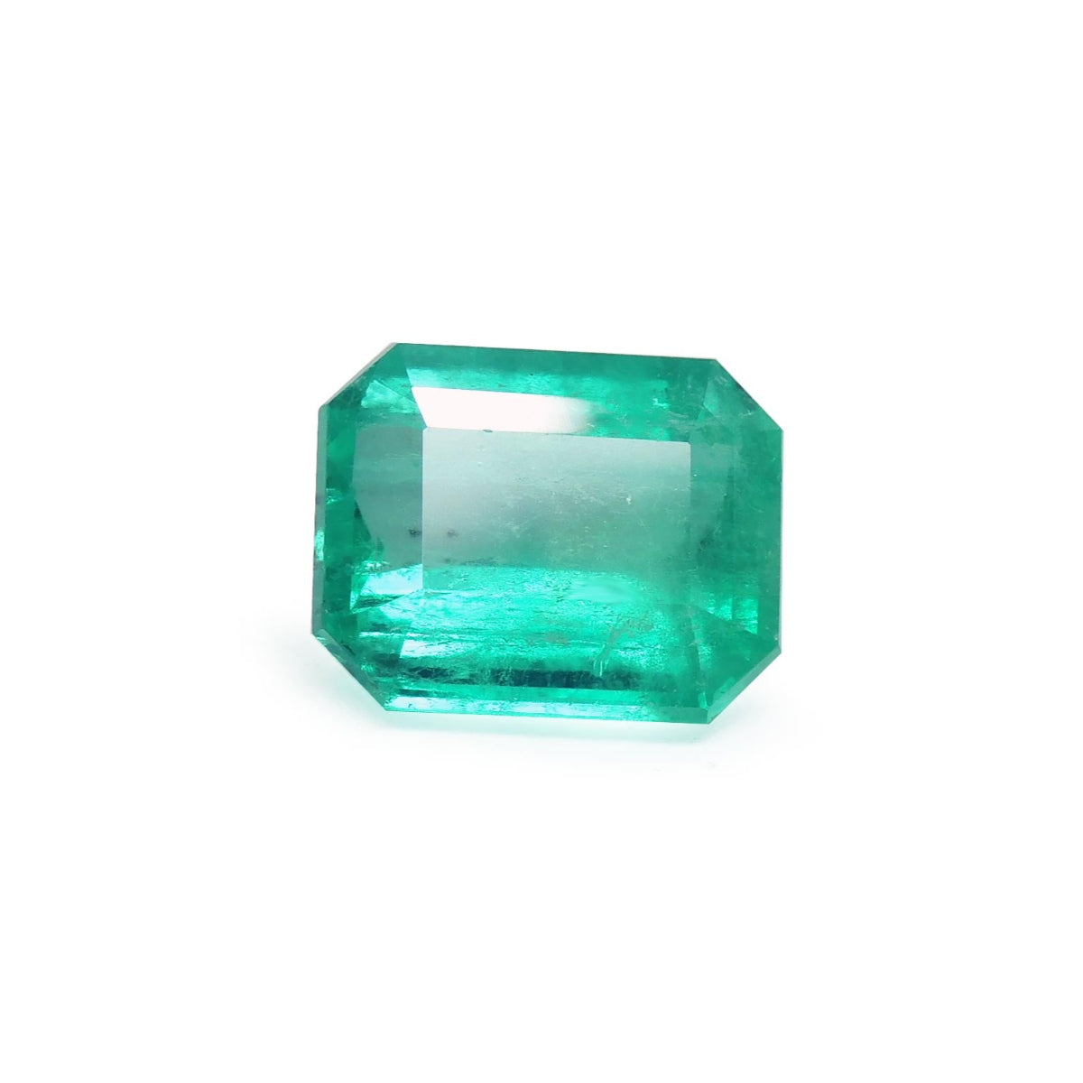 Square Muzo mine loose colombian emerald, right side table and crown visibles