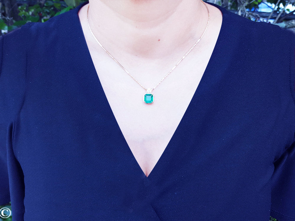 Muzo emerald gold necklace for women in 18k yellow gold
