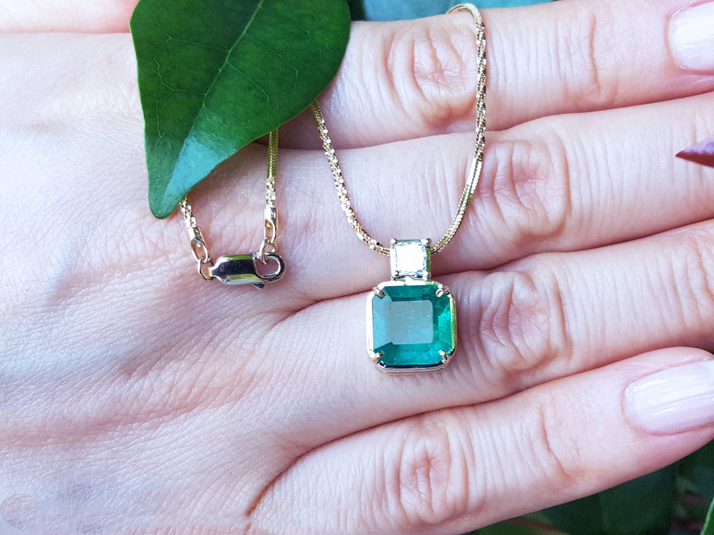 Ascher cut Emerald necklace this Asscher cut natural Colombian emerald is weighing 2.64 carats in 18k yellow gold