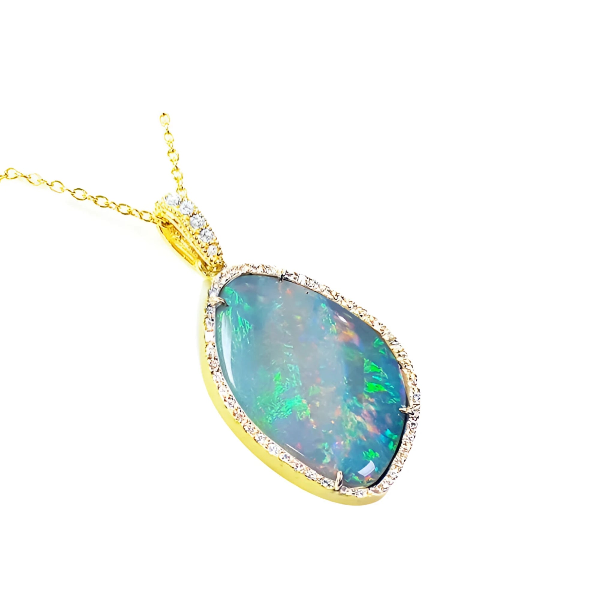 Exquisita colección de joyería en oro con ópalos australianos naturales y diamantes, diseñada para mujer.