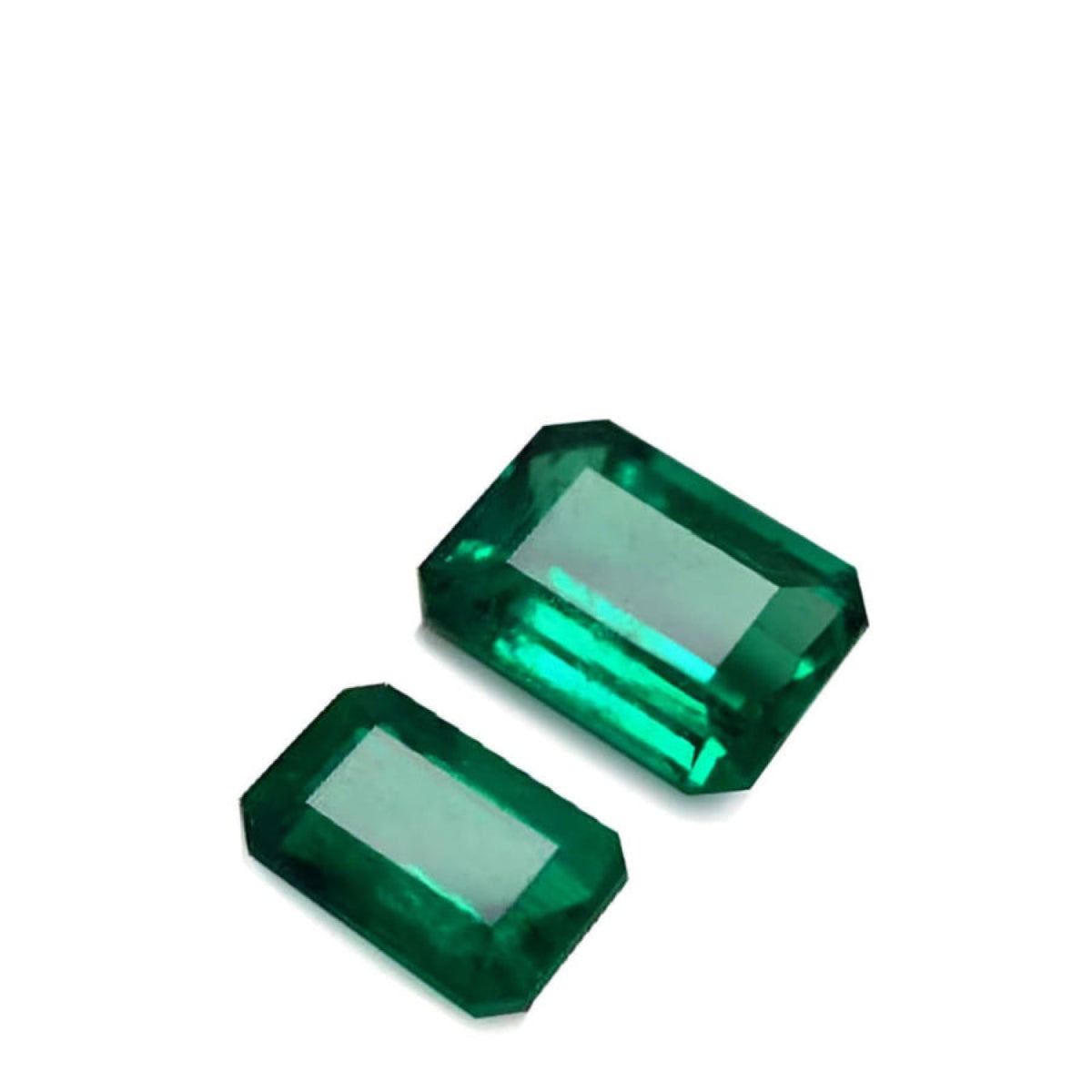 Our collection of loose natural colombian emeralds is sourced from the Muzo mines the best place to buy.