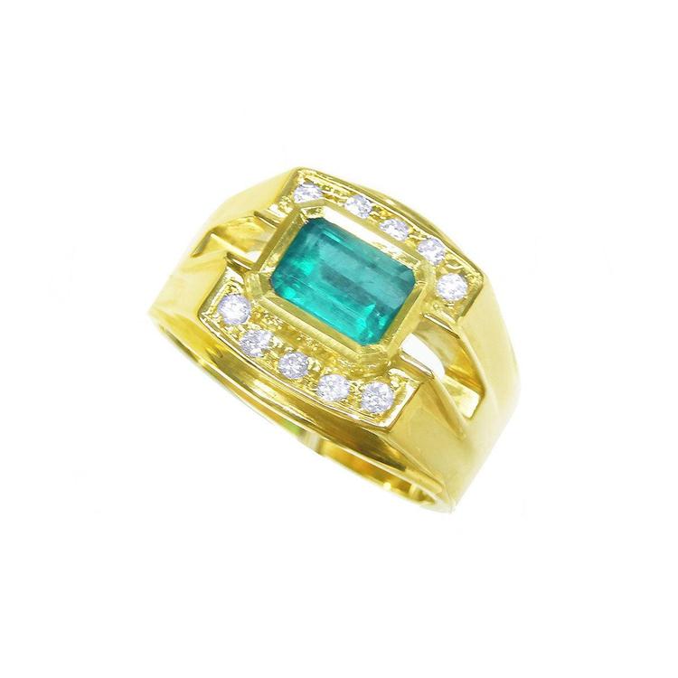The tilted position of this men's emerald ring in yellow gold shows the top and side profile view.