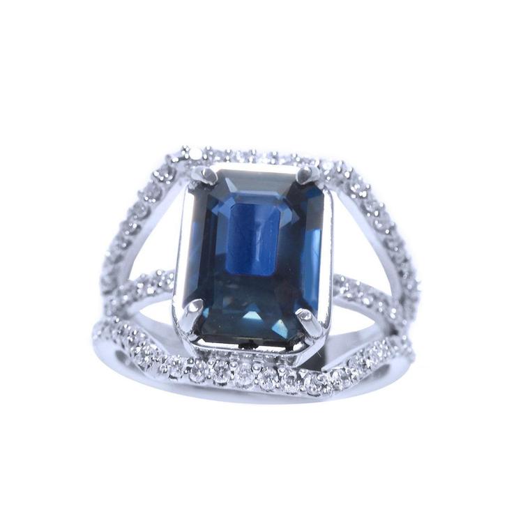 EGL Certified untreated women's blue sapphire ring 18K white gold, front side, top view