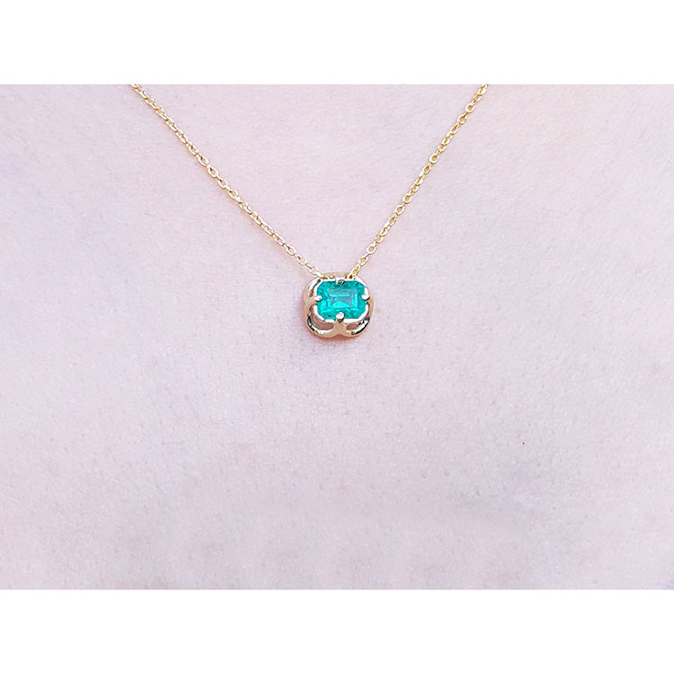 Solitaire emerald necklace tulip design square emeral-cut from Muzo Colombian mines prong set in 14k yellow gold