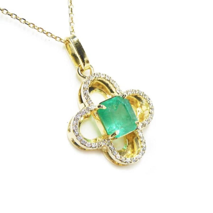 A four-leave clover design natural colombian emerald and diamonds pendant in 14k yellow gold.