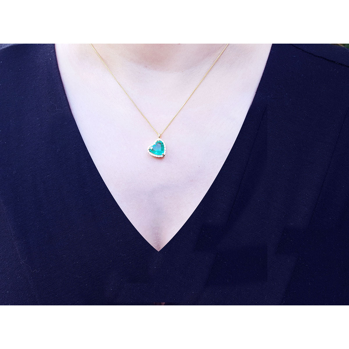 3.18 Carats Tilted Heart Emerald Necklace Halo Diamonds 18K Gold