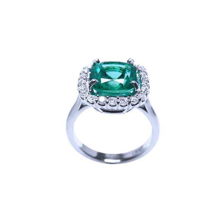In this photo the emerald Cushion cut shows the side view of the ring, revealing the top of the gemstone and part of the ring band.