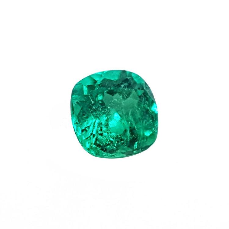 Cushion cut loose emerald from muzo Colombia, front right-side table and crown view