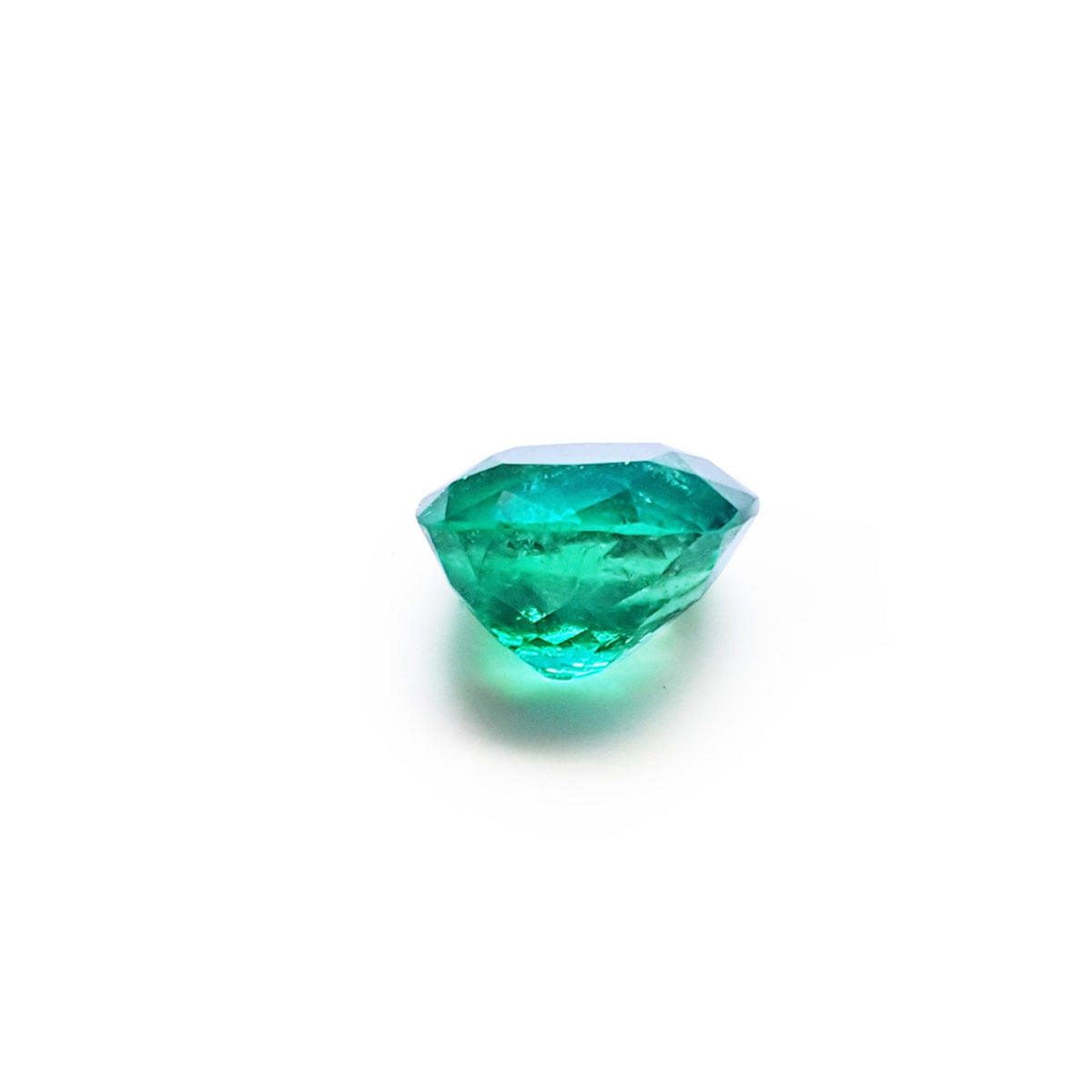 Cushion cut loose emerald from muzo Colombia, underneath girdle and pavilion view
