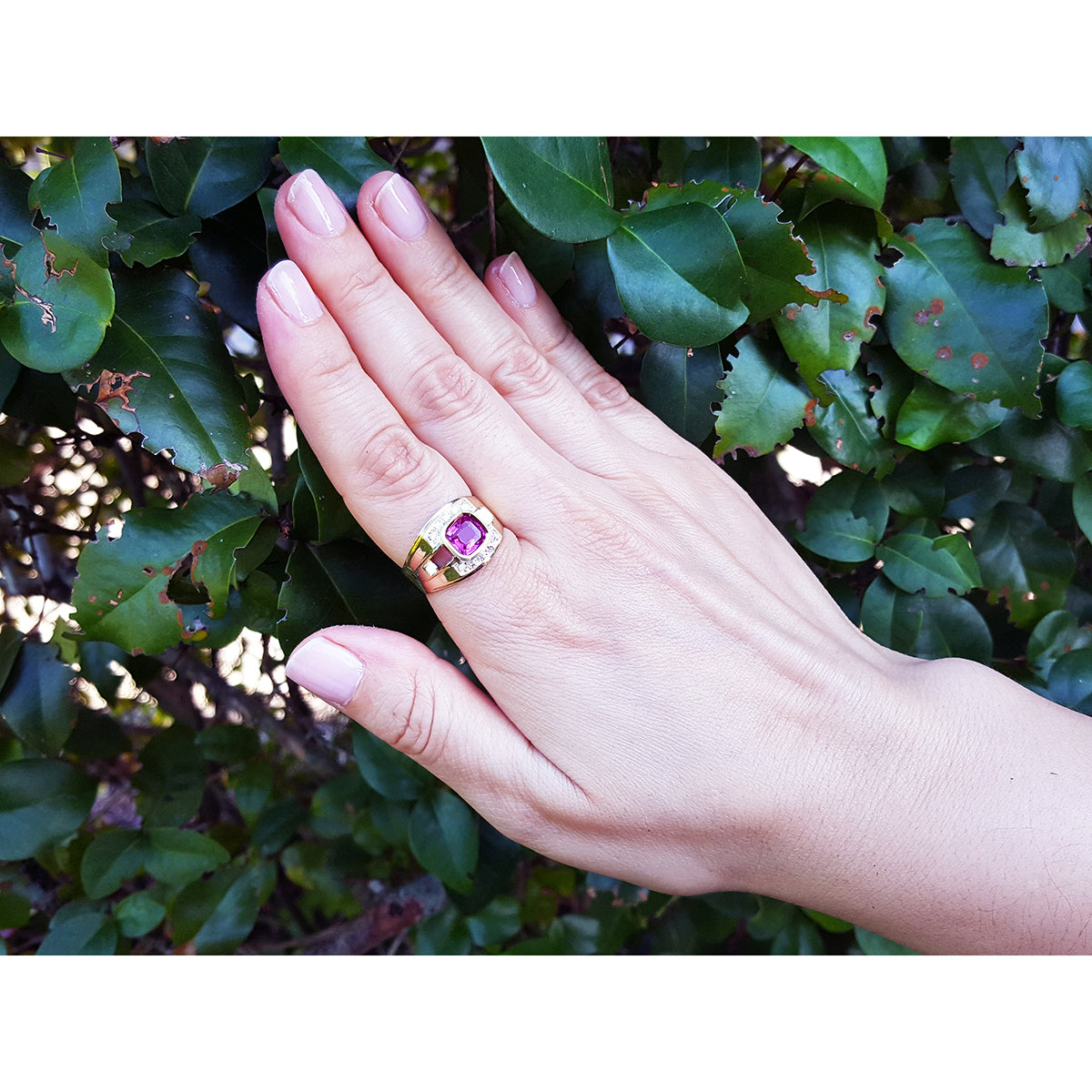 1.99 Carats natural GIA certified untreated men&#39;s pink sapphire ring bezel set and diamonds 18K yellow gold